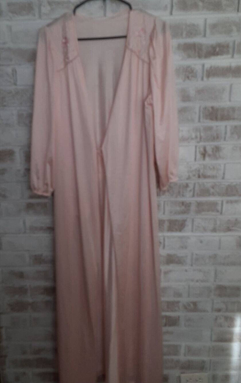 Vintage Lorraine Robe sz M Pink Quilted Embroidery Floral Flaw